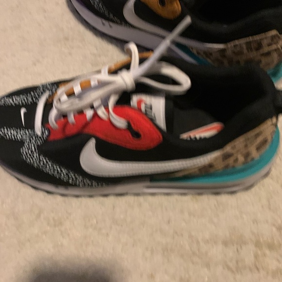 Nike Air Max Dawn SE Sneakers in Black, White, and Purple with Leopard Accents - Picture 10 of 16